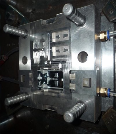 Переключить пресс-форму для литья под давлением